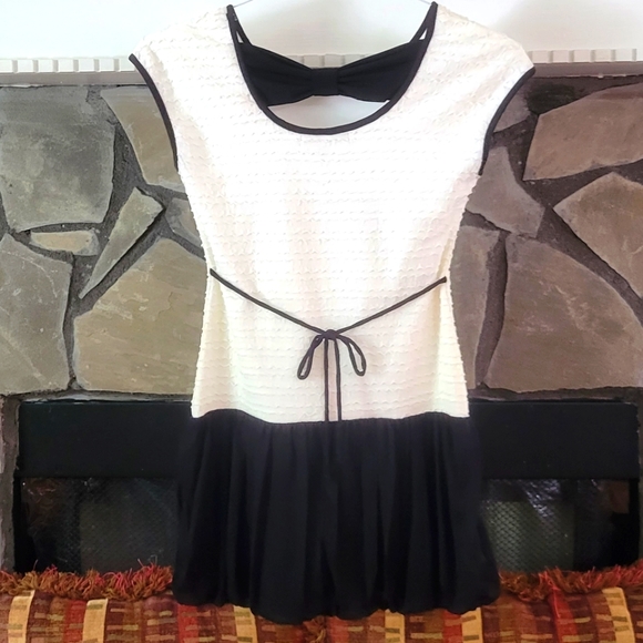 GIRL'S SPEECHLESS DRESS 10 - Picture 2 of 13